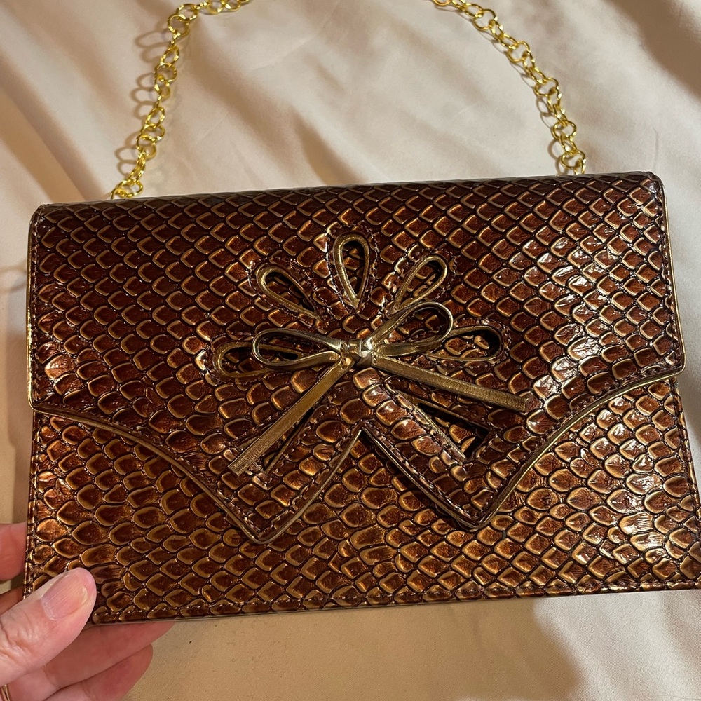 Bellini‎ Gold Textured Clutch with Gold Chain and Bow Detail, OS